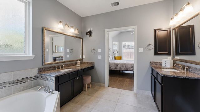 6 Newgrove Court, The Woodlands, TX 77354
