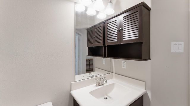 6 Newgrove Court, The Woodlands, TX 77354