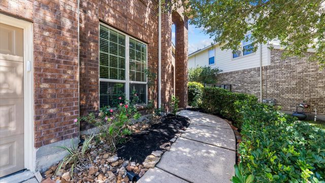 6 Newgrove Court, The Woodlands, TX 77354