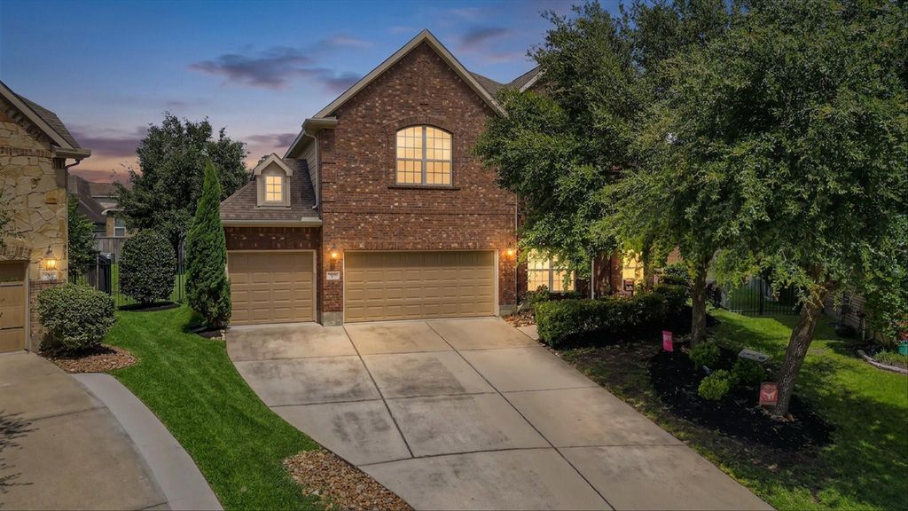 6 Newgrove Court, The Woodlands, TX 77354