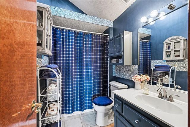 304 Mesa Drive, Smithville, MO 64089