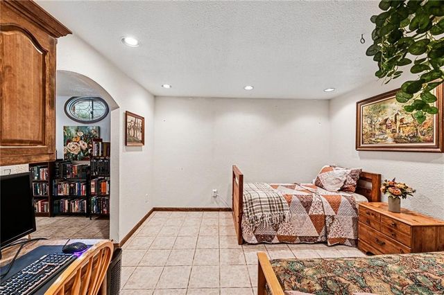 304 Mesa Drive, Smithville, MO 64089