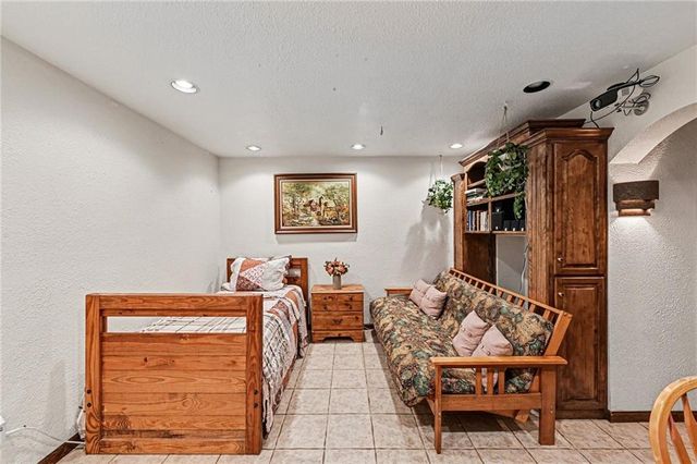 304 Mesa Drive, Smithville, MO 64089