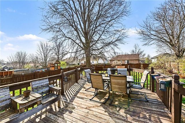 304 Mesa Drive, Smithville, MO 64089