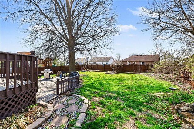 304 Mesa Drive, Smithville, MO 64089