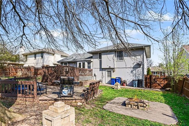 304 Mesa Drive, Smithville, MO 64089