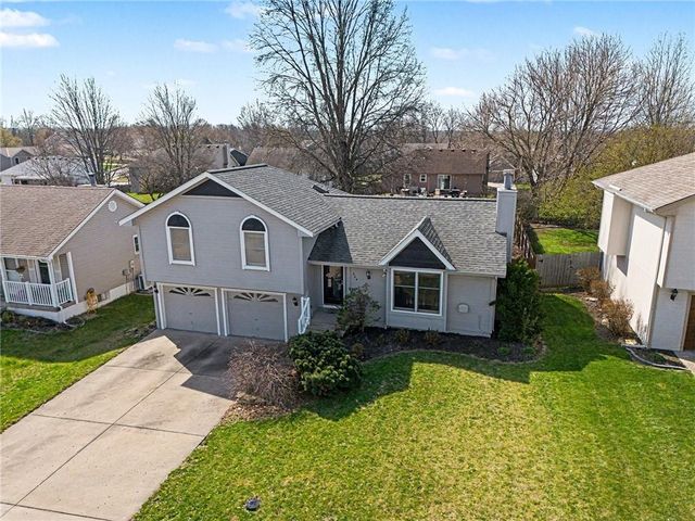 304 Mesa Drive, Smithville, MO 64089