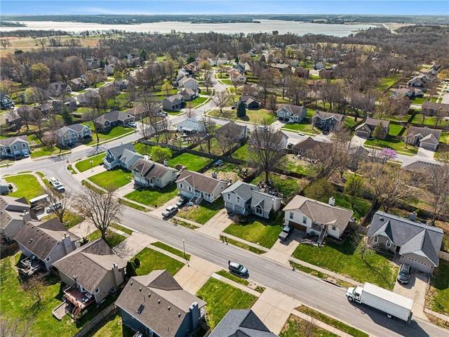 304 Mesa Drive, Smithville, MO 64089