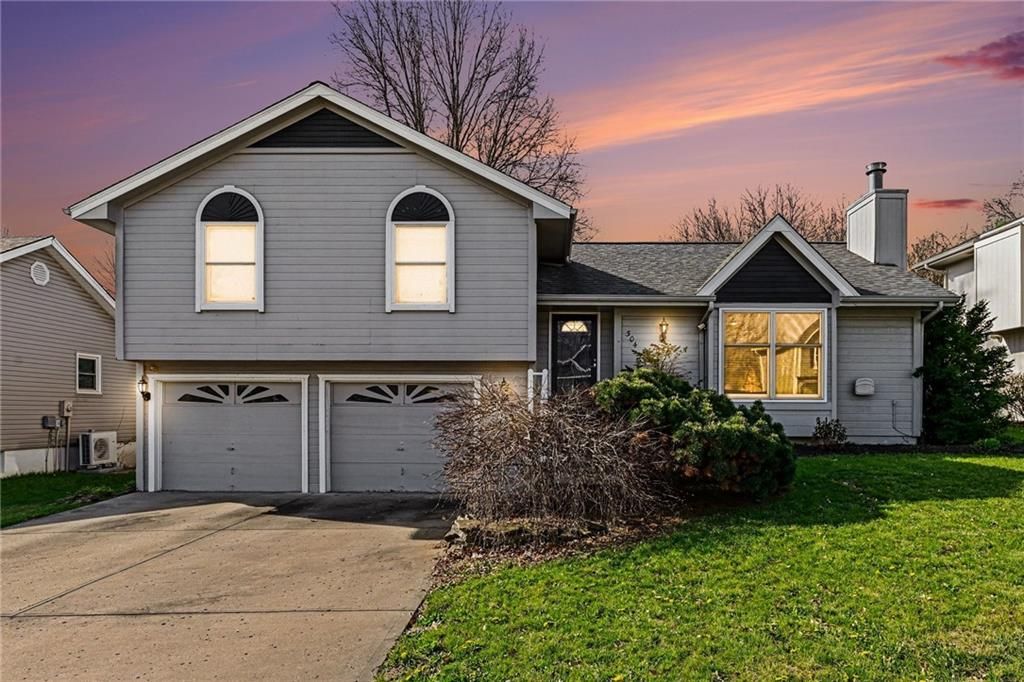 304 Mesa Drive, Smithville, MO 64089