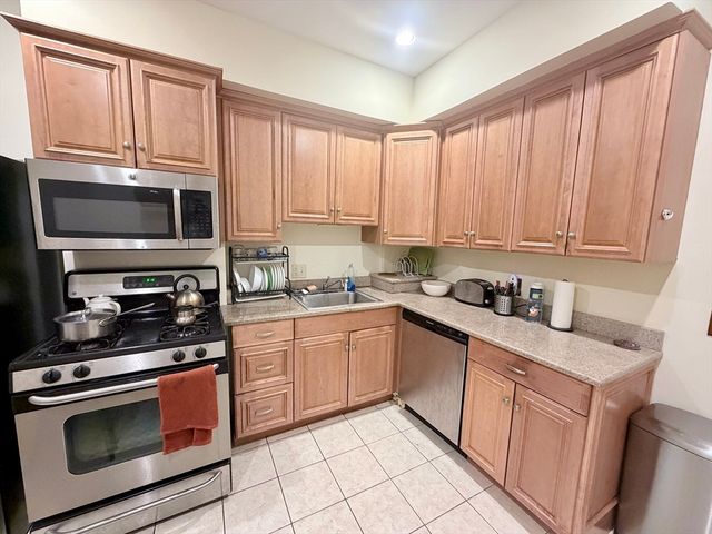 35 Westbourne Ter 2, Brookline, MA 02446