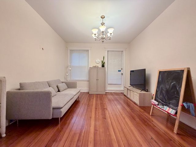 35 Westbourne Ter 2, Brookline, MA 02446