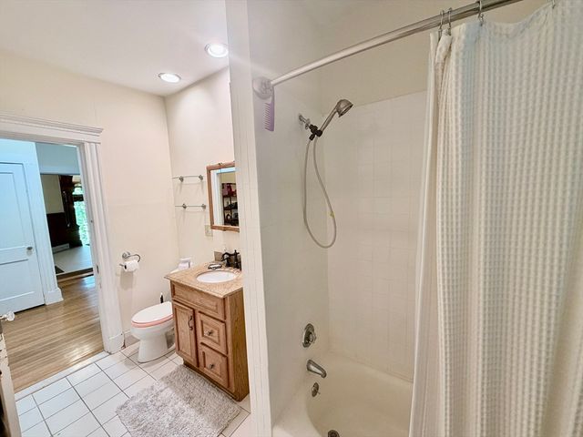 35 Westbourne Ter 2, Brookline, MA 02446