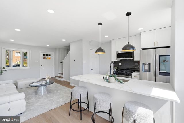 719 HILLTOP TER SE, Washington, DC 20019