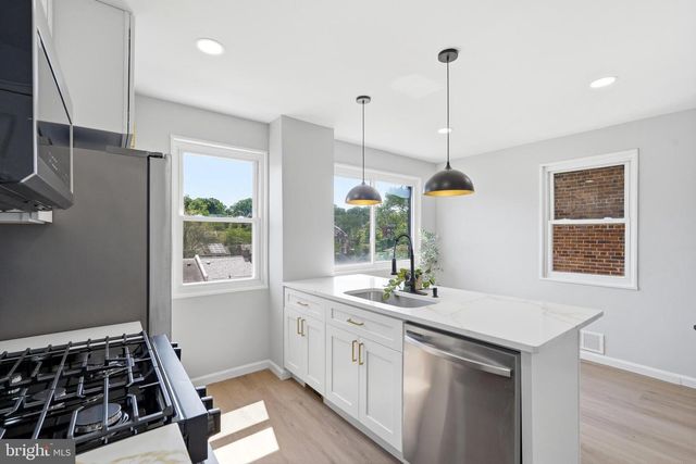 719 HILLTOP TER SE, Washington, DC 20019
