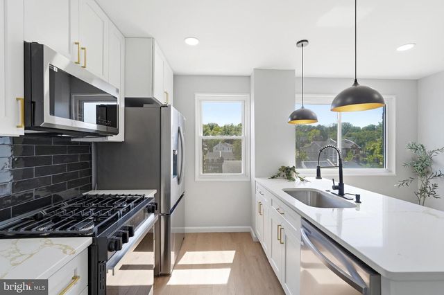 719 HILLTOP TER SE, Washington, DC 20019