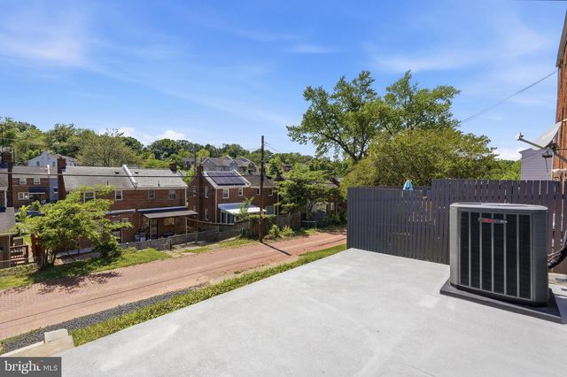 719 HILLTOP TER SE, Washington, DC 20019