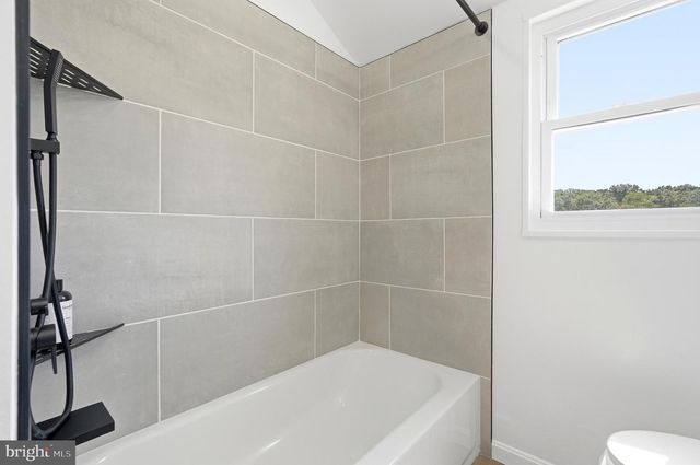 719 HILLTOP TER SE, Washington, DC 20019