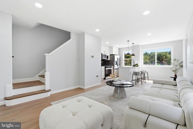 719 HILLTOP TER SE, Washington, DC 20019