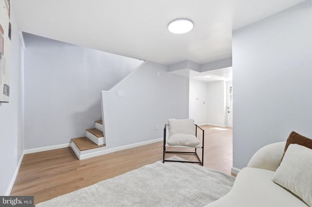 719 HILLTOP TER SE, Washington, DC 20019