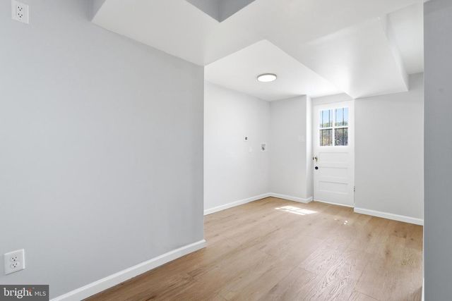 719 HILLTOP TER SE, Washington, DC 20019