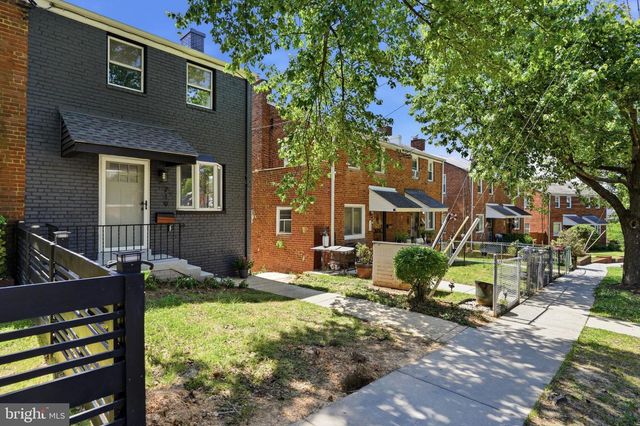 719 HILLTOP TER SE, Washington, DC 20019