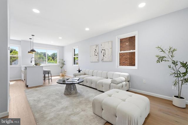 719 HILLTOP TER SE, Washington, DC 20019