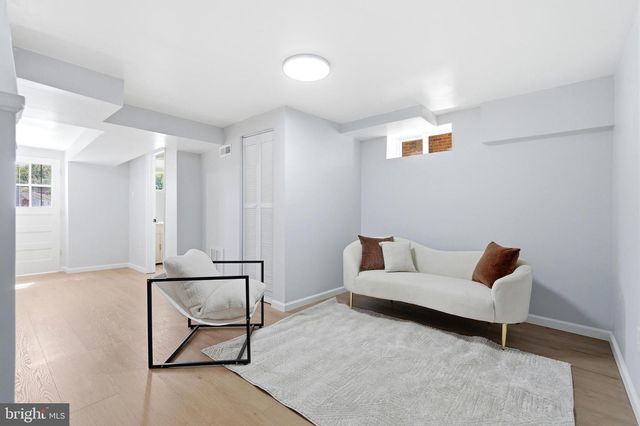 719 HILLTOP TER SE, Washington, DC 20019