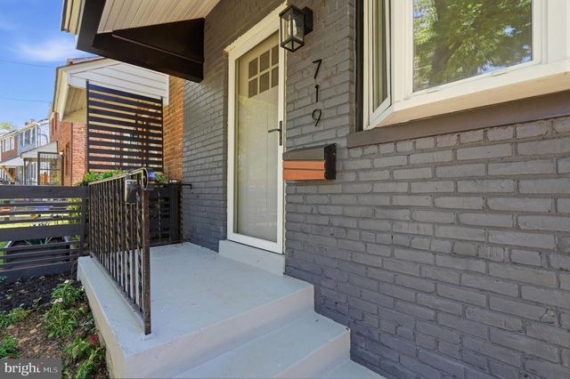719 HILLTOP TER SE, Washington, DC 20019