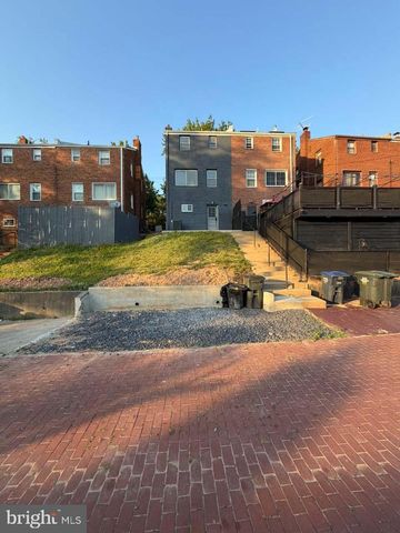 719 HILLTOP TER SE, Washington, DC 20019