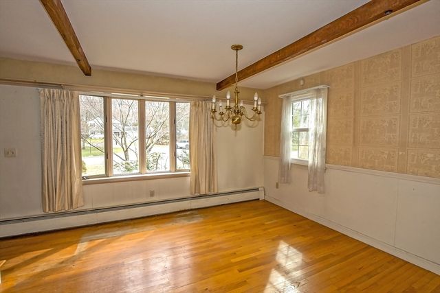 4 Raymond Dr, Wilbraham, MA 01095