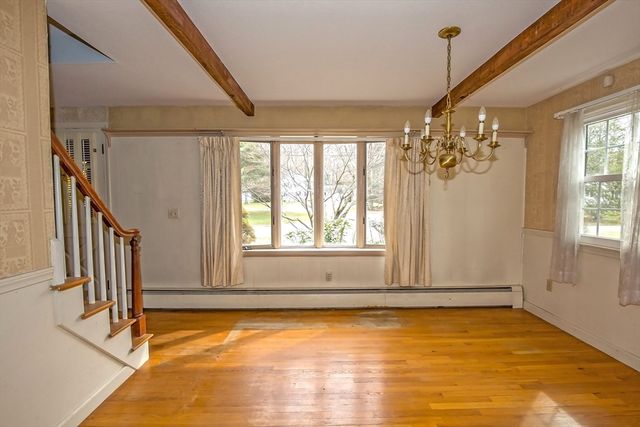 4 Raymond Dr, Wilbraham, MA 01095