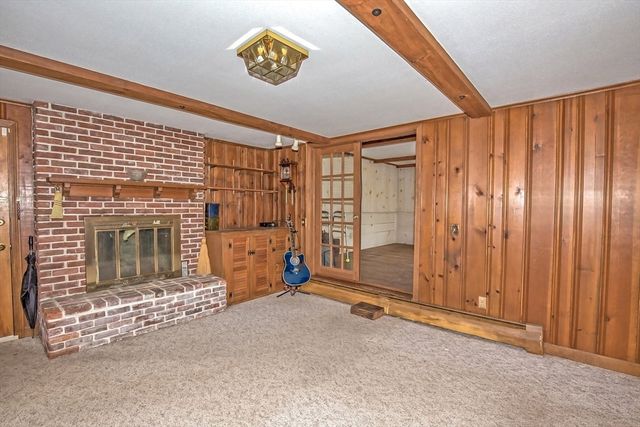 4 Raymond Dr, Wilbraham, MA 01095