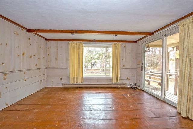 4 Raymond Dr, Wilbraham, MA 01095