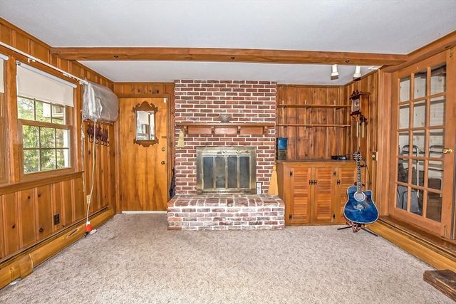 4 Raymond Dr, Wilbraham, MA 01095