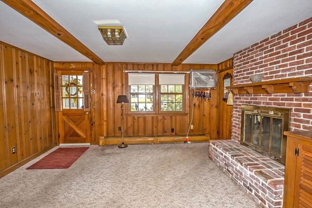 4 Raymond Dr, Wilbraham, MA 01095