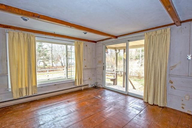 4 Raymond Dr, Wilbraham, MA 01095