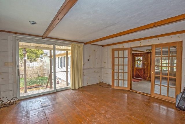 4 Raymond Dr, Wilbraham, MA 01095