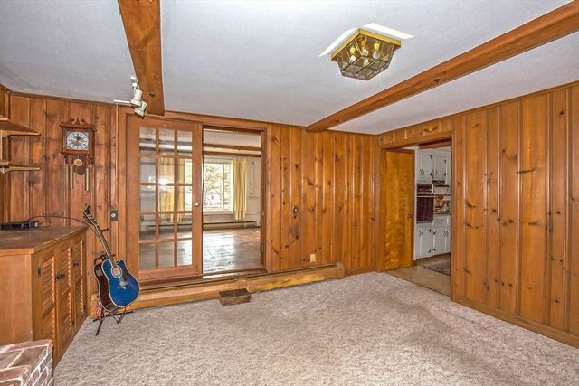 4 Raymond Dr, Wilbraham, MA 01095