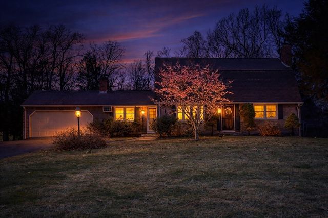 4 Raymond Dr, Wilbraham, MA 01095