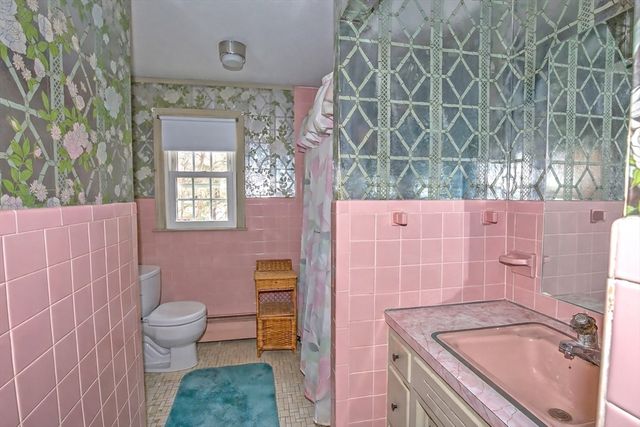 4 Raymond Dr, Wilbraham, MA 01095