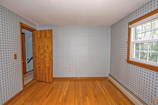 4 Raymond Dr, Wilbraham, MA 01095