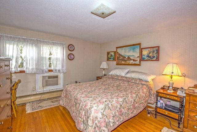 4 Raymond Dr, Wilbraham, MA 01095