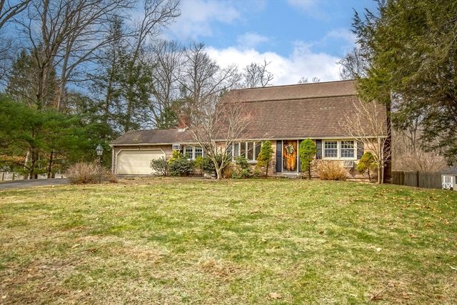 4 Raymond Dr, Wilbraham, MA 01095