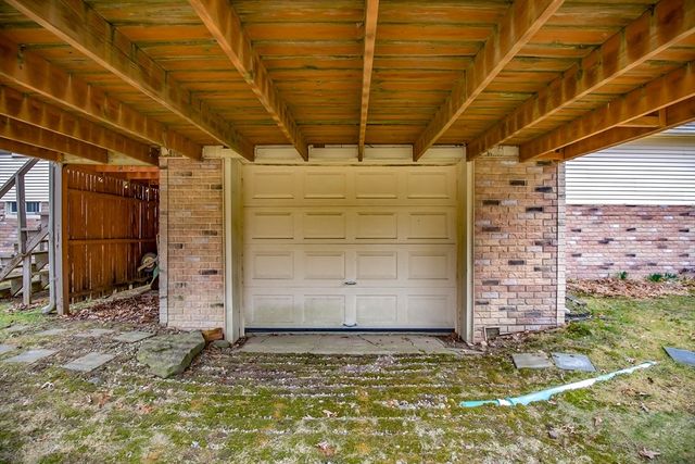 4 Raymond Dr, Wilbraham, MA 01095