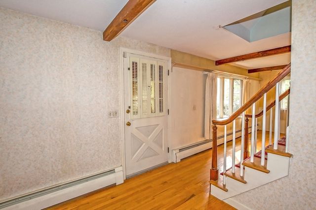 4 Raymond Dr, Wilbraham, MA 01095