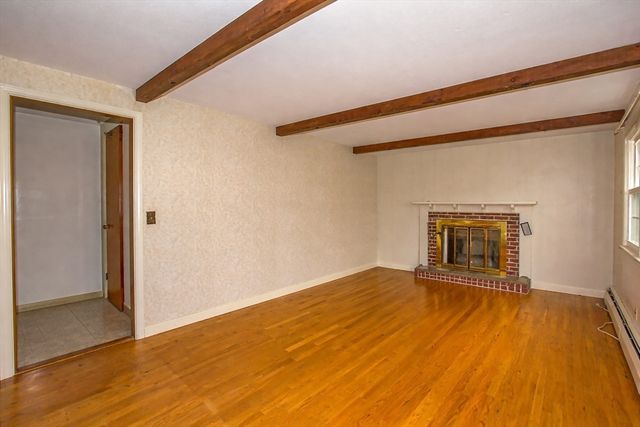 4 Raymond Dr, Wilbraham, MA 01095