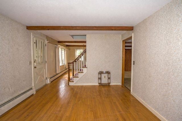 4 Raymond Dr, Wilbraham, MA 01095