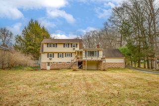 4 Raymond Dr, Wilbraham, MA 01095