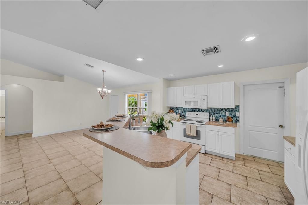Image 11 of property listing at 2724 SW 2nd AVE, Cape Coral, FL 33914