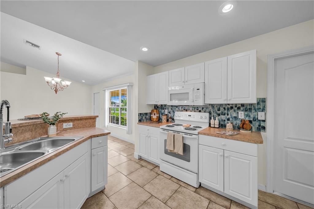 Image 12 of property listing at 2724 SW 2nd AVE, Cape Coral, FL 33914